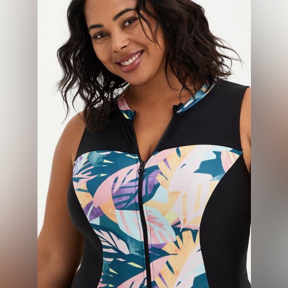 Torrid Active Wireless Sleeveless Rashguard One Piece Swimsuit Sz L - Picture 4 of 9